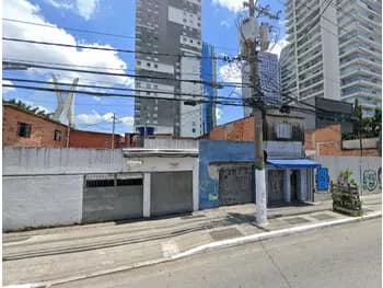 Terreno c/Benfeitorias à venda em leilão